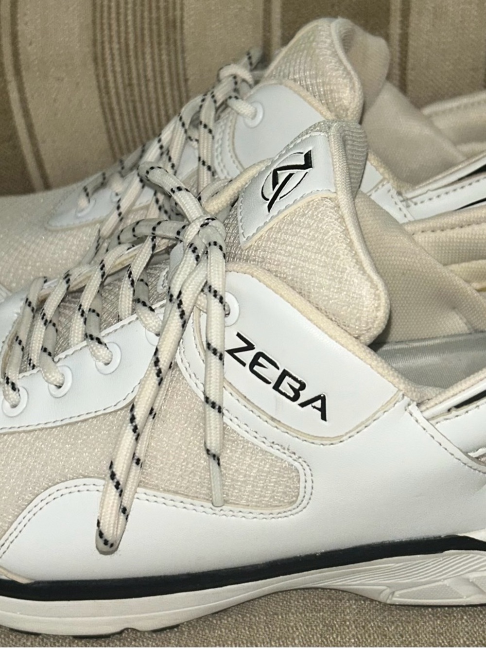 Zeba Men’s Arctic White Slip on Size 11 Sneakers